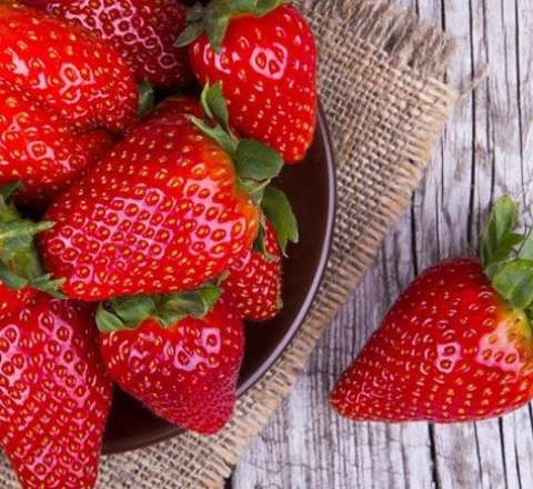 Azərbaycanda çiyələyə zəhərli maddələr qatılır? - Dəhşətli GÖRÜNTÜLƏR 