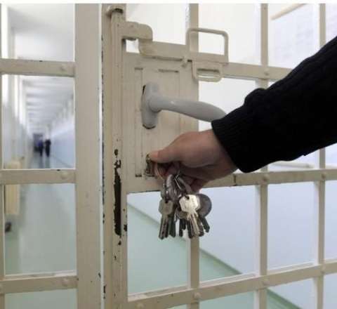 Kimlər ömürlük həbs oluna bilməz? 