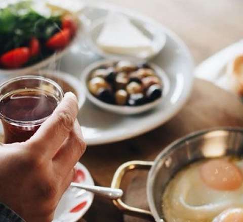 Səhər yeməyində hər kəs edir - Sağlamlığa zərərdir 