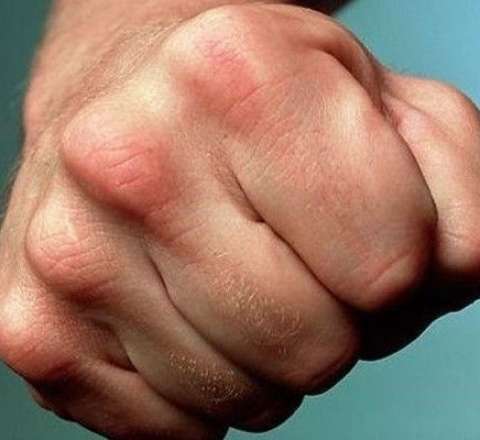 59 yaşlı kişi arvadını döydü – Həbs olundu 