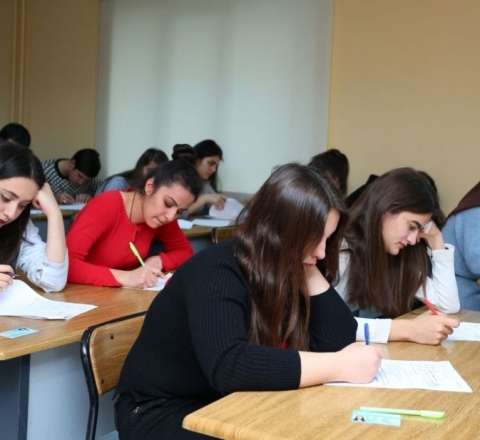 Bu universitetdə tələbələrə qiymət qarşılığında əxlaqsız təkliflər edilir? - RƏSMİ 