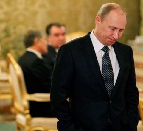 Putinə qeyri-adi hədiyyə: Erotik təqvim və mesajlar... 