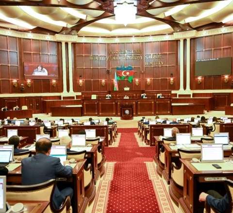 Nazirlər yenidən parlamentdə 