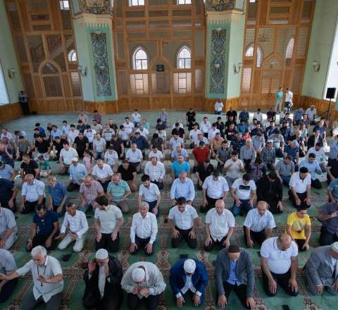 Bayram namazı bu saatlarda qılınacaq - Adambaşına fitrə... 