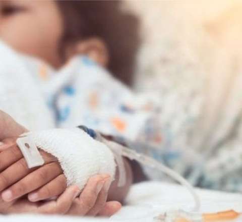 Bakıda rəzalət: Xəstə uşaq üçün yığılan pulları oğurladı 