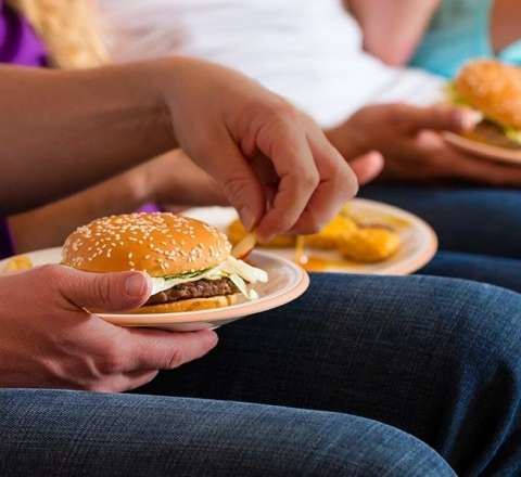 Türkiyədə ölən turistlər qidadan zəhərlənib? 