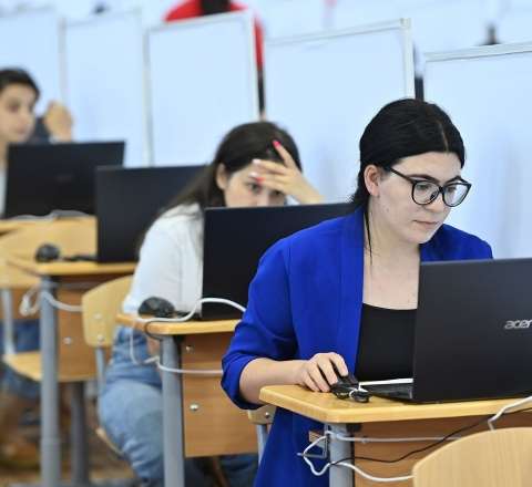 Xarici dil imtahanında xaos:  İştirakçılar narazıdır, etiraz aksiyası gündəmdə