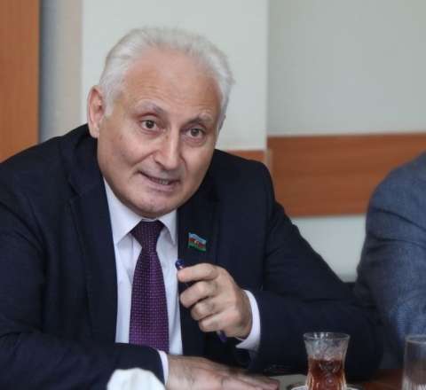 Hakimlər deputatın zəngini məhkəmənin işinə müdaxilə sayırlar 