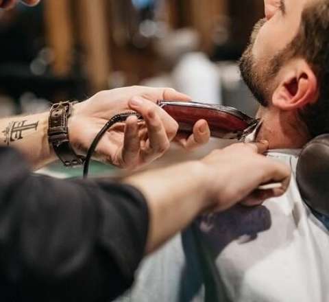 Bərbər müştərinin başına torba keçirib, qarət etdi - ANBAAN VİDEO 