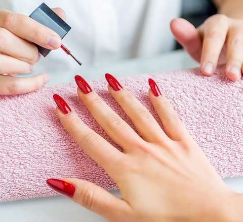 Gel dırnaq boyaları Avropada qadağan edildi 