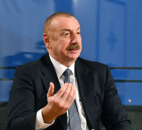 Evindən çamadanlarla dolu milyonlar çıxdı, ört-basdır etdilər 