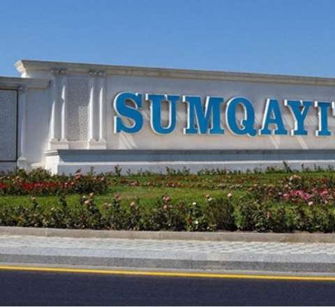 Sumqayıtda dava: Tanışının qulağını dişləyib qopardı 