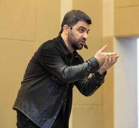 Bakıda 11 evim, 26 maşınım və 43 bağım var - Fərda 