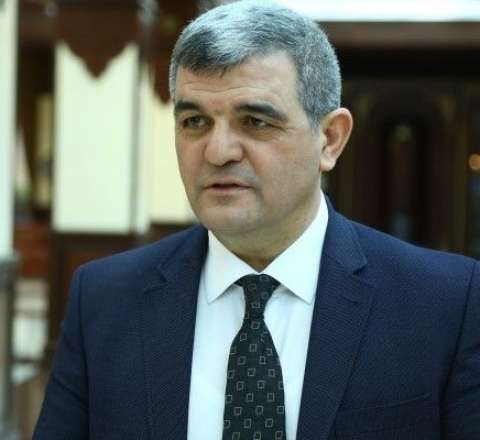 Keçmiş nazir müavini Fazil Mustafadan MM rəhbərliyinə şikayət etdi 