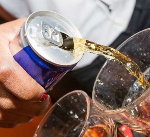 Bu şəxslərə enerji içkisi satanlar 500 min cərimə ediləcək 