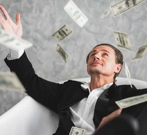 Kartına səhvən 120 min manat köçən professor: Bankdan reaksiya olmadı, gündəlik faizə qoydum... 