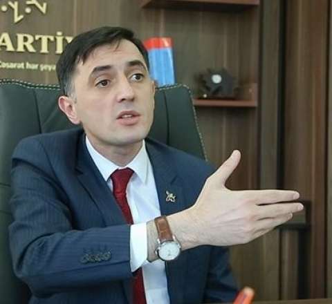 Rəhbər şəxs qohumlarını işə götürə bilər? 