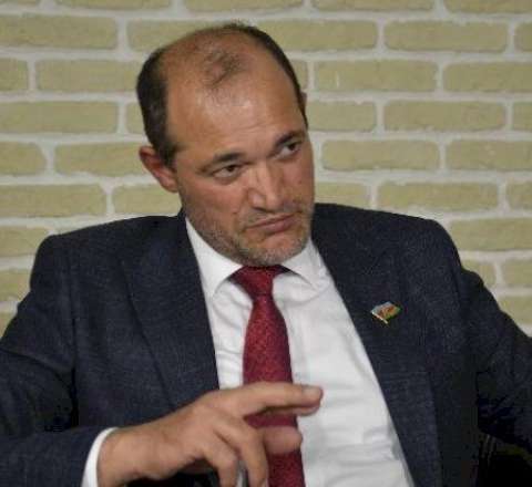 Razi Nurullayev seçiciyə uduzdu 