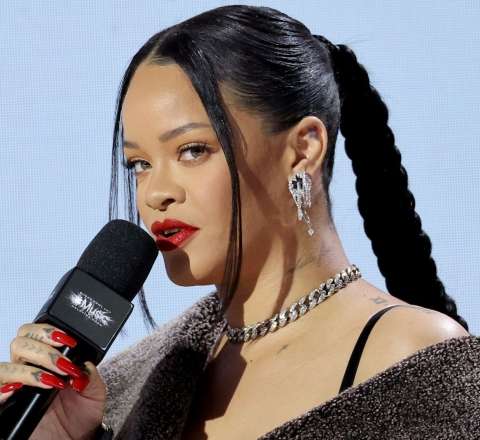 Rihanna Türkiyədə məhkəməni uddu 