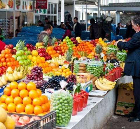 Bazarda qiymətlər tavanda: Alça 15, şaftalı 17, tut isə 10 manata... - Video 