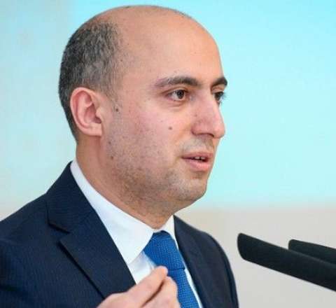Əmrullayev: Onlara müəllim demək ədalətsizlikdir 