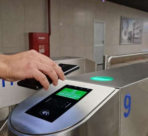 Metro və avtobuslarda izdiham: “BakıKart”lar İŞLƏMİR 