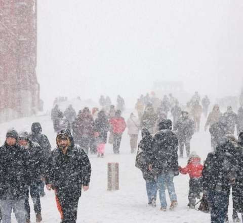 Moskvaya 56 ilin ən şiddətli qarı yağdı 