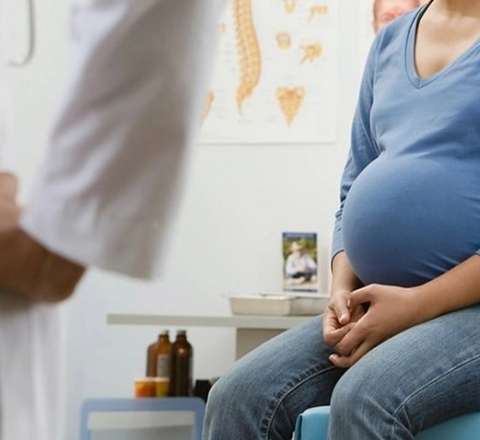 Hamilə qadın doğuş zamanı öldü 