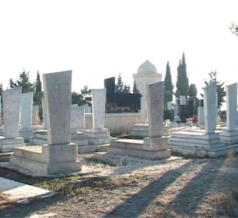 Qəbir yerləri köhnə sakinlərə pulsuz, yenilərə pulla satılır? 