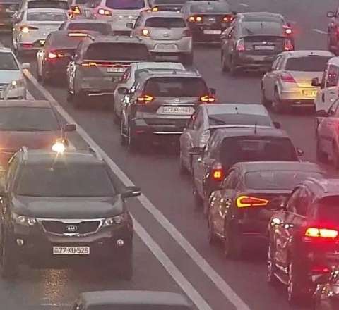 İlk dərs günü Bakı yolları: Bu istiqamətlərdə tıxac var 