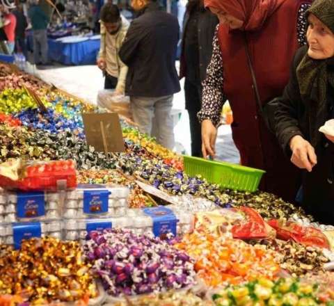 Bakıda kilosu 222 manata satılan KONFET müzakirə yaratdı -  VİDEO