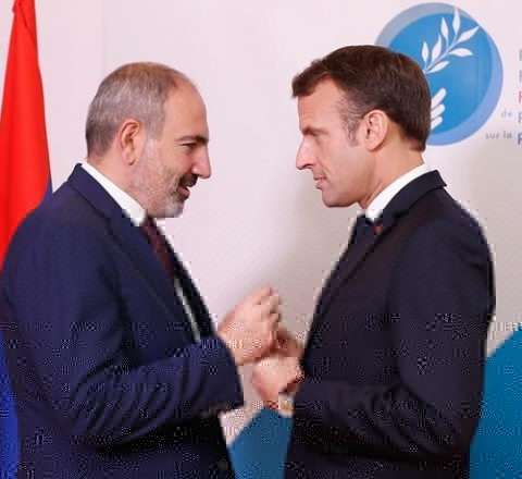 Makron İrəvanın Bakı ilə münasibətlərinə görə Paşinyanı təbrik etdi 