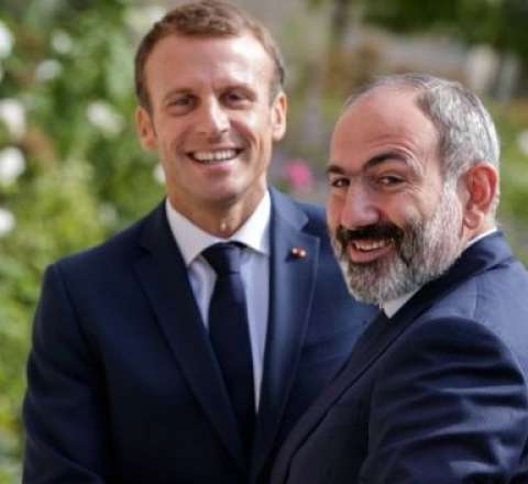 Makron Ermənistana gəlir 