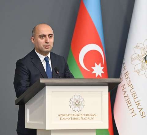 “Oturub uşaqlara normal dərslik yazmaq lazımdır” - Nazir 