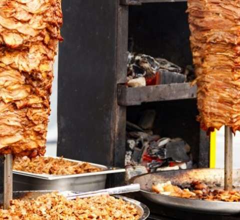 “Qoç ət”in dönərindən 20 sm tük çıxıb? – Tanınmış reklamçıdan sərt sözlər 