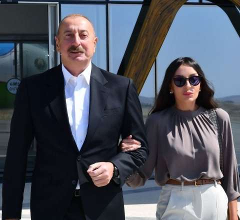 Prezident və xanımının şərəfinə dövlət ziyafəti verildi 