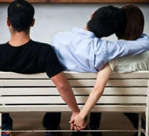 Azərbaycanda həyat yoldaşına xəyanət etmək 20 min manata başa gələcək: Yeni qərar