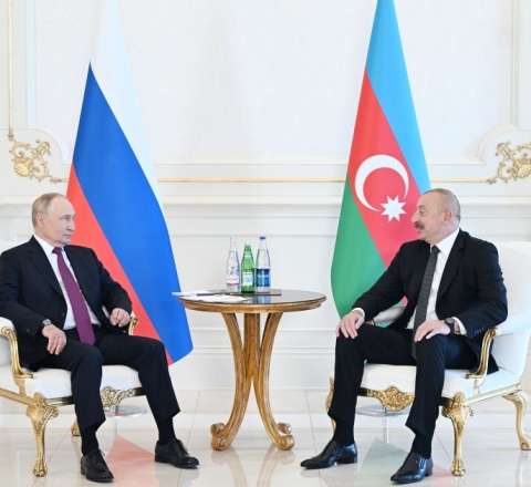Əliyevlə Putinin təkbətək görüşü oldu - Video 