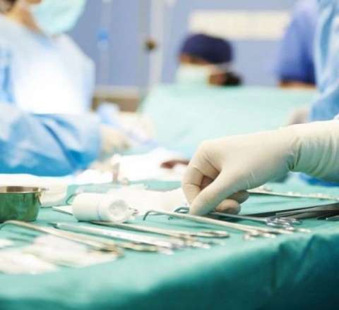 Burun əməliyyatı həyatını qaraltdı: Paytaxt sakini həkimi məhkəməyə verdi - Video 