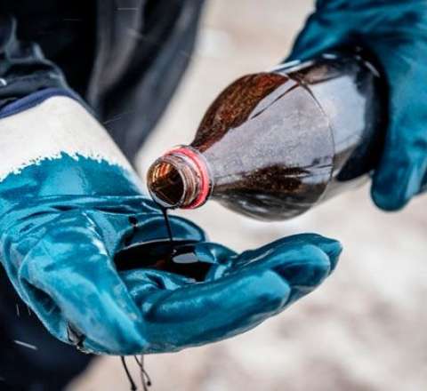 Neftin qiyməti 60 dollardan aşağı düşdü 