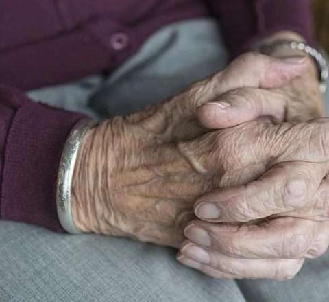 Pensiyasını azaltmışdılar, məhkəməyə verdi: 15 min manat da əlavə alacaq - FOTO