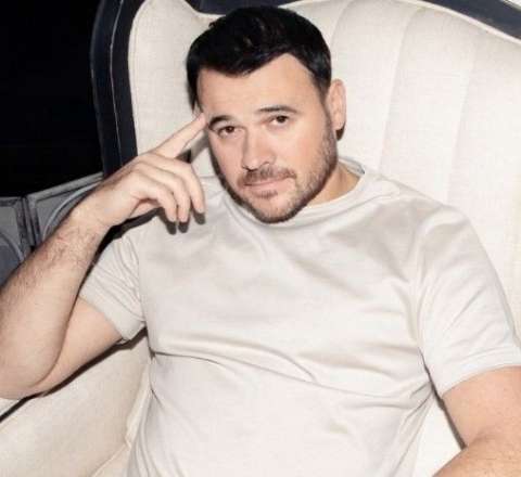 Emin Ağalarov "Tutu" adlı quşla səhər yeməyini paylaşdı - VİDEO 