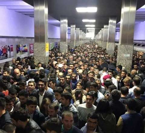 Bakıda metrosunda problem - Qatarlar gecikir  
