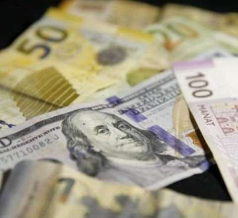 Dollar dəyər itirir 