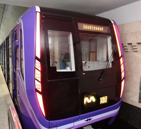 Bakı metrosunda işıq kəsildi - Qatarlar gecikir 