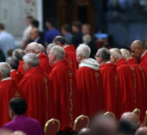 Kardinallar yenə Roma Papasını seçə bilmədilər 
