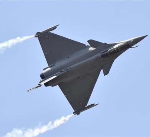 Pakistan Hindistanın iki qırıcısını vurdu 