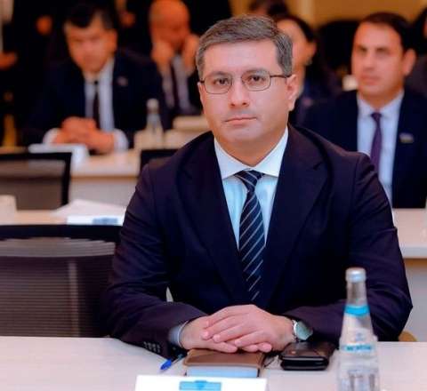 Rövnəq Abdullayev naziri kollektivə təqdim etdi 