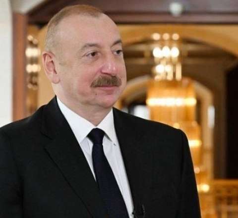 Prezident sərgi ilə tanış oldu 