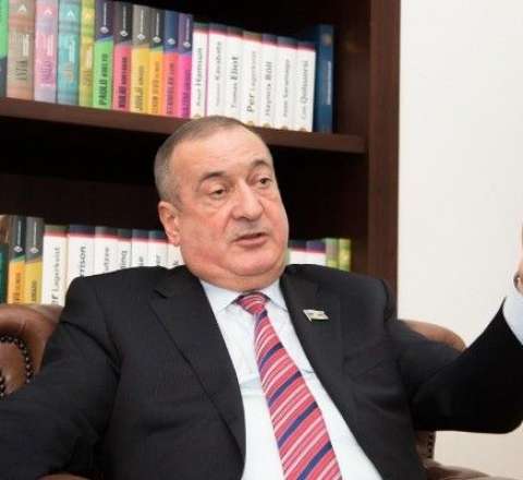 "Mən axtarıram ki, həmin "Georgi lenti"ni bunlara kim verib" - Ağsaqqallar Şurasının SƏDRİ